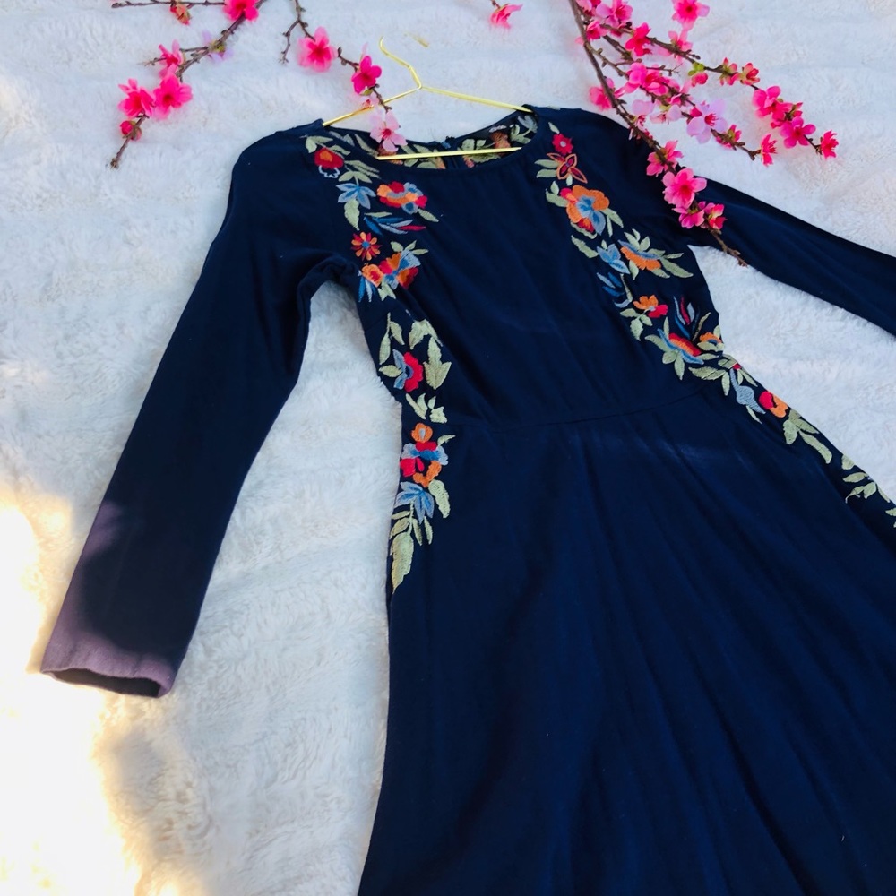 Dress - Picture 6 of 8